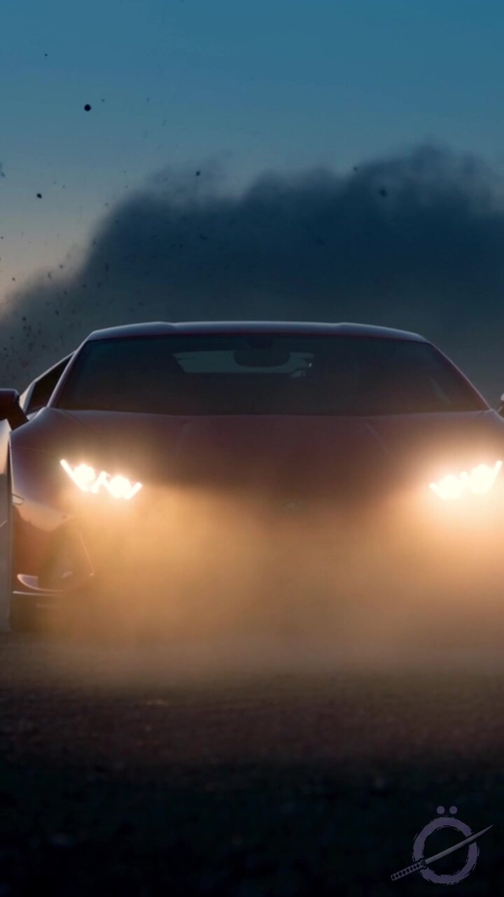 Faros del Lambo entre el polvo