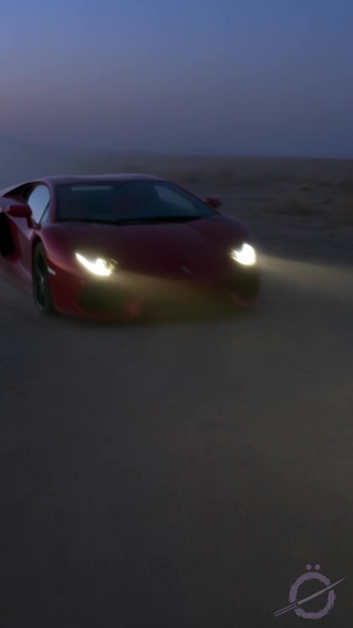 El Huracán rojo cruzando el desierto